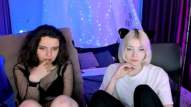 Snapshot of mia_mooon_ chatting on 19, 5, 2026 mia mooon online show from 19, 5, 2026