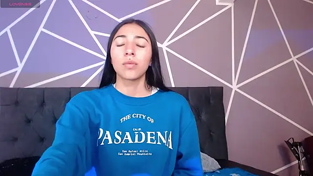 Snapshot of Violett1126 chatting on 14, 4, 2026 Violett1126 online show from 14, 4, 2026