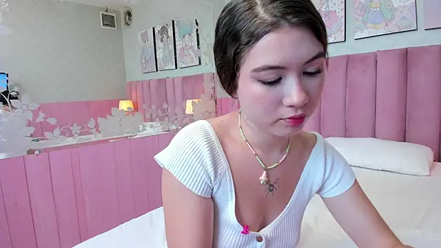 Snapshot of Hellencute18_ chatting on 20, 4, 2026 Hellencute18 online show from 20, 4, 2026