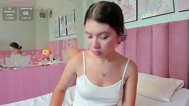 Snapshot of Hellencute18_ chatting on 22, 5, 2026 Hellencute18 online show from 22, 5, 2026