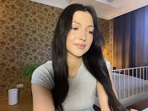 Snapshot of Miley_Shine chatting on 11, 4, 2026 Miley Shine online show from 11, 4, 2026