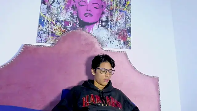 Snapshot of LiamKron chatting on 21, 4, 2026 LiamKron online show from 21, 4, 2026