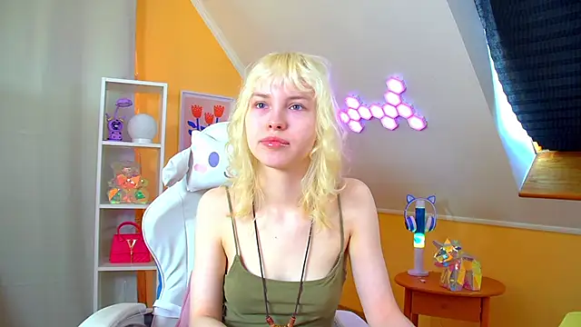 HannahHollis online show from 24, 4, 2026