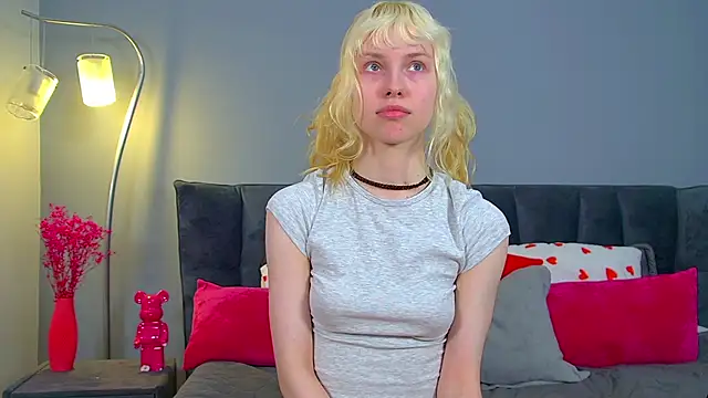 HannahHollis online show from 29, 4, 2026