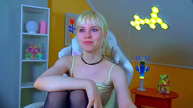 HannahHollis online show from 9, 7, 2026