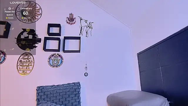 Snapshot of LunaBaxter_ chatting on 9, 6, 2026 LunaBaxter online show from 9, 6, 2026