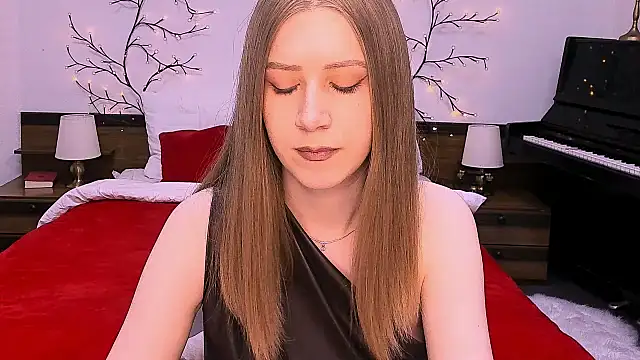 Snapshot of cheeky_chick chatting on 14, 4, 2026 cheeky chick online show from 14, 4, 2026