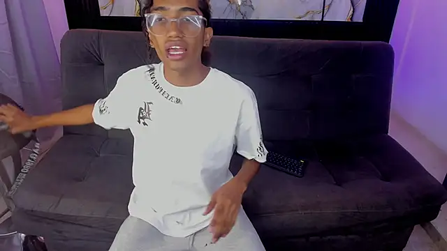 triiangel latinboy online show from 30, 5, 2026
