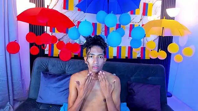 Snapshot of triiangel_latinboy chatting on 18, 6, 2026 triiangel latinboy online show from 18, 6, 2026