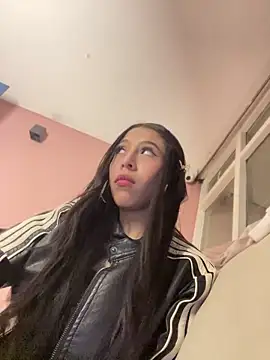 AlanaMartinez Pink online show from 12, 4, 2026