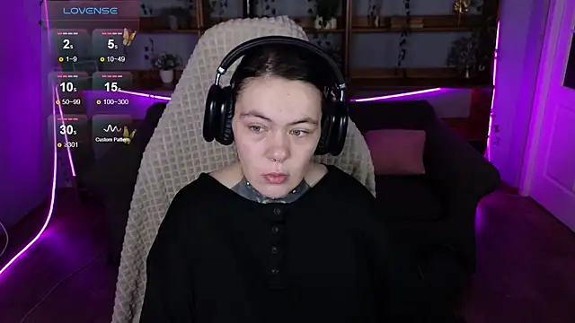 QwertyAnnie Lbo online show from 10, 4, 2026