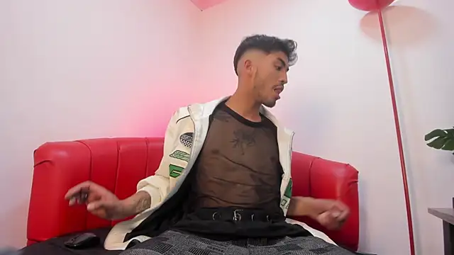 Snapshot of Aziel_Jenner chatting on 16, 4, 2026 Aziel Jenner online show from 16, 4, 2026