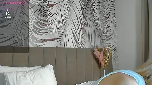 Snapshot of Lizzyvega chatting on 1, 5, 2026 Lizzyvega online show from 1, 5, 2026