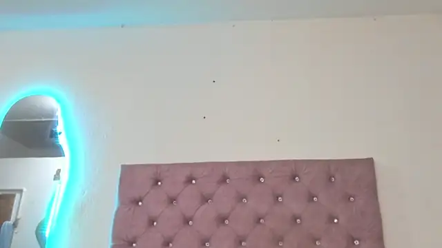 laurenlaine online show from 24, 6, 2026