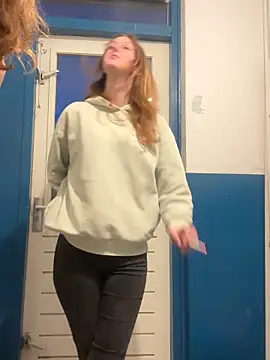 SweetNatalie699 online show from 12, 4, 2026