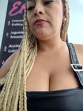 Snapshot of LUISA__07 chatting on 15, 4, 2026 LUISA 07 online show from 15, 4, 2026