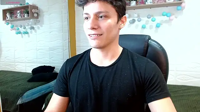 Snapshot of Zayn_clausen chatting on 21, 5, 2026 Zayn clausen online show from 21, 5, 2026