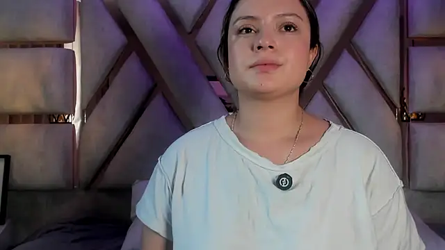 Snapshot of giigii_hadidd chatting on 7, 5, 2026 giigii hadidd online show from 7, 5, 2026