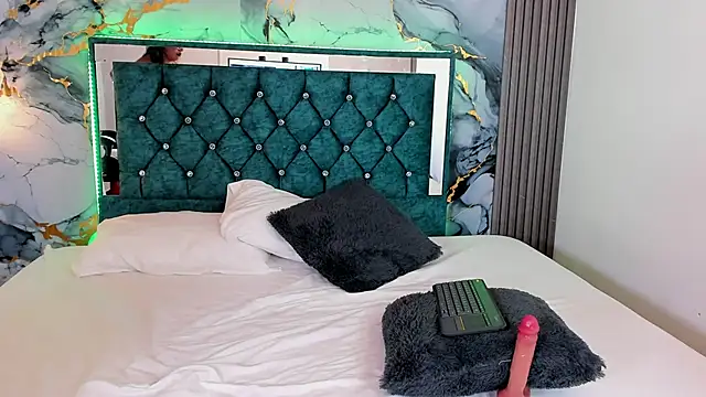 Snapshot of alisha_desire chatting on 15, 4, 2026 alisha desire online show from 15, 4, 2026