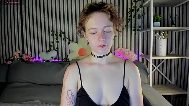 Snapshot of Ricki_Bloom chatting on 16, 7, 2026 Ricki Bloom online show from 16, 7, 2026