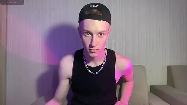 Snapshot of Travis_Gracile chatting on 23, 4, 2026 Travis Gracile online show from 23, 4, 2026