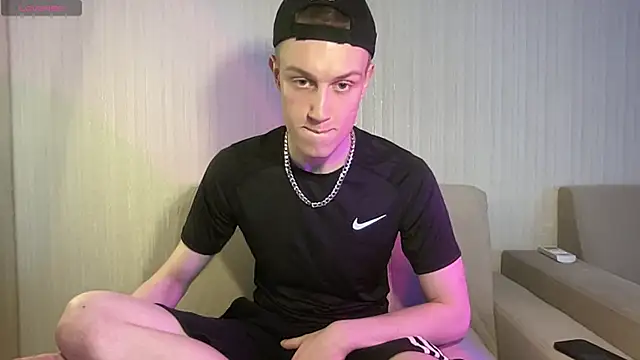 Snapshot of Travis_Gracile chatting on 28, 4, 2026 Travis Gracile online show from 28, 4, 2026