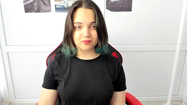 Snapshot of Caroline_cutte chatting on 9, 5, 2026 Caroline cutte online show from 9, 5, 2026