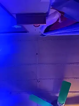 2hot2fun online show from 18, 4, 2026