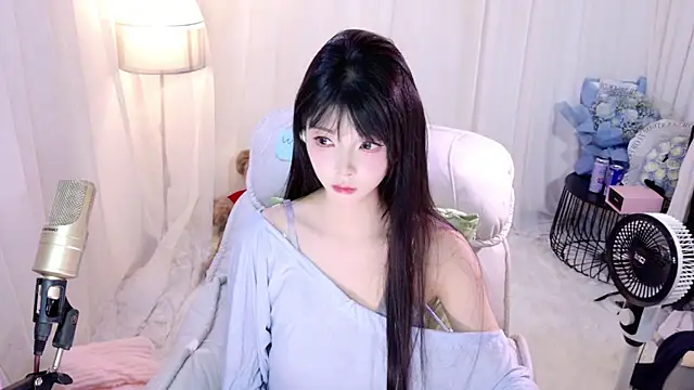 Zoe-001 online show from 23, 4, 2026