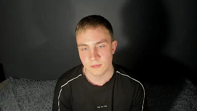 Snapshot of avrions chatting on 14, 4, 2026 avrions online show from 14, 4, 2026