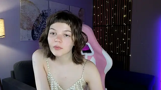 Snapshot of kira_naughtly chatting on 15, 4, 2026 kira naughtly online show from 15, 4, 2026