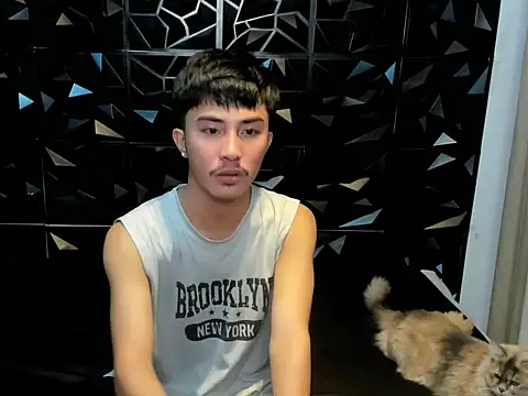 roberthugecock online show from 23, 4, 2026