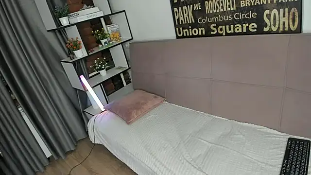 Snapshot of TwinkWhite chatting on 18, 5, 2026 TwinkWhite online show from 18, 5, 2026