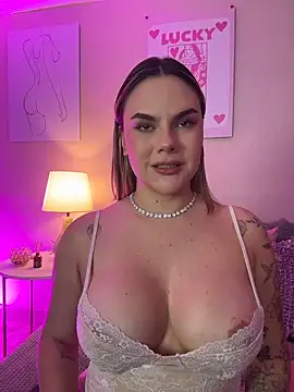 Snapshot of TinaMercier chatting on 7, 5, 2026 TinaMercier online show from 7, 5, 2026