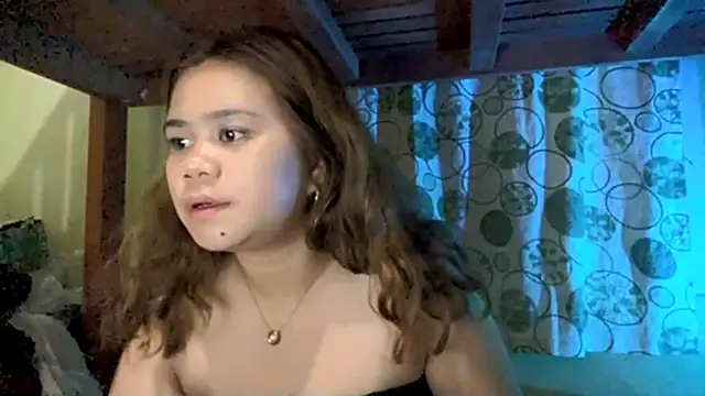 Snapshot of ElodiaSebourn chatting on 13, 4, 2026 ElodiaSebourn online show from 13, 4, 2026