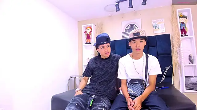 Snapshot of Marc_and_Anthony chatting on 11, 4, 2026 Marc and Anthony online show from 11, 4, 2026