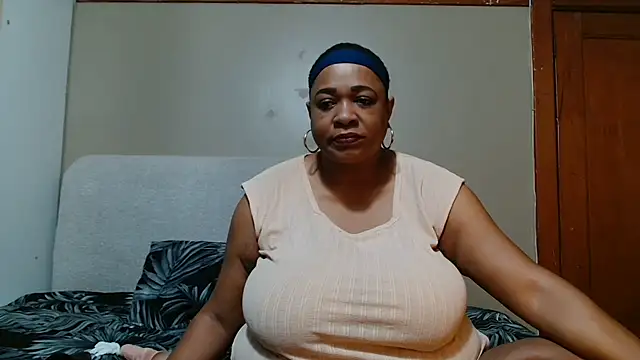 Snapshot of BUSTYQUEEN56_ chatting on 20, 6, 2026 BUSTYQUEEN56 online show from 20, 6, 2026