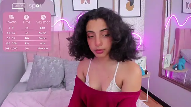 Snapshot of AURORAMILLSS chatting on 17, 4, 2026 AURORAMILLSS online show from 17, 4, 2026