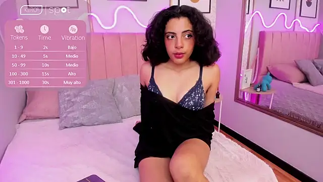 Snapshot of AURORAMILLSS chatting on 18, 4, 2026 AURORAMILLSS online show from 18, 4, 2026