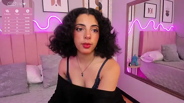 Snapshot of AURORAMILLSS chatting on 5, 5, 2026 AURORAMILLSS online show from 5, 5, 2026