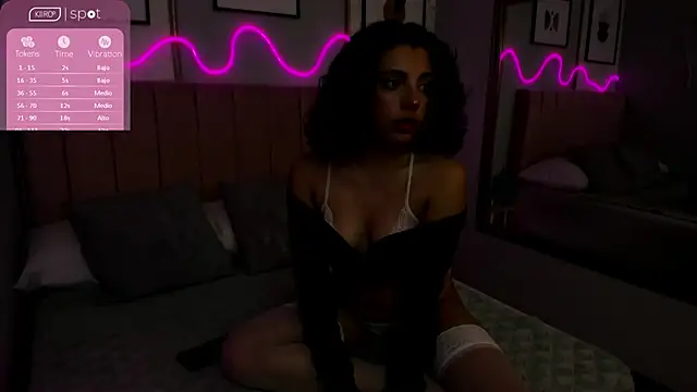Snapshot of AURORAMILLSS chatting on 6, 5, 2026 AURORAMILLSS online show from 6, 5, 2026