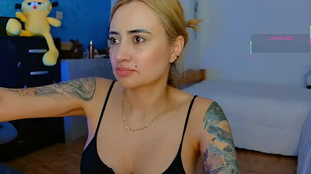 Snapshot of pennyyy_ chatting on 27, 5, 2026 pennyyy online show from 27, 5, 2026
