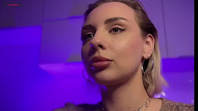 Snapshot of mari_grey chatting on 6, 5, 2026 mari grey online show from 6, 5, 2026