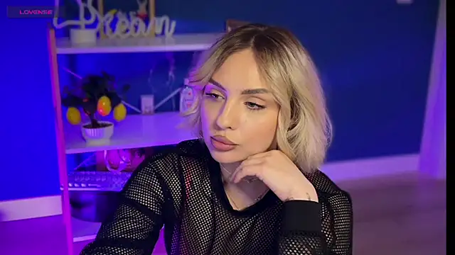 Snapshot of mari_grey chatting on 8, 5, 2026 mari grey online show from 8, 5, 2026