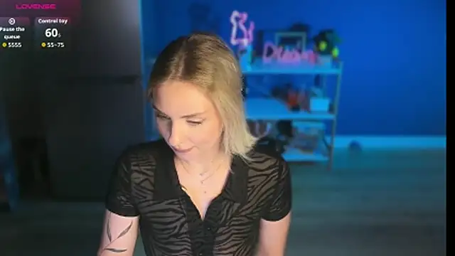 Snapshot of mari_grey chatting on 19, 5, 2026 mari grey online show from 19, 5, 2026