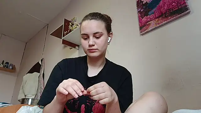 Snapshot of RoxanneStuard chatting on 14, 4, 2026 RoxanneStuard online show from 14, 4, 2026