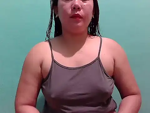 Snapshot of pretty_mia05 chatting on 15, 5, 2026 pretty mia05 online show from 15, 5, 2026