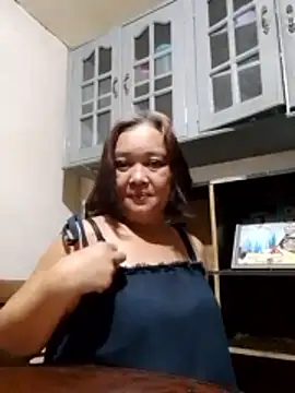 Snapshot of jeanyummytits chatting on 14, 5, 2026 jeanyummytits online show from 14, 5, 2026