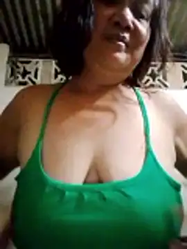 Snapshot of jeanyummytits chatting on 3, 6, 2026 jeanyummytits online show from 3, 6, 2026