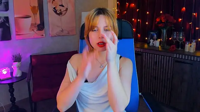 VivienneHebert online show from 7, 5, 2026